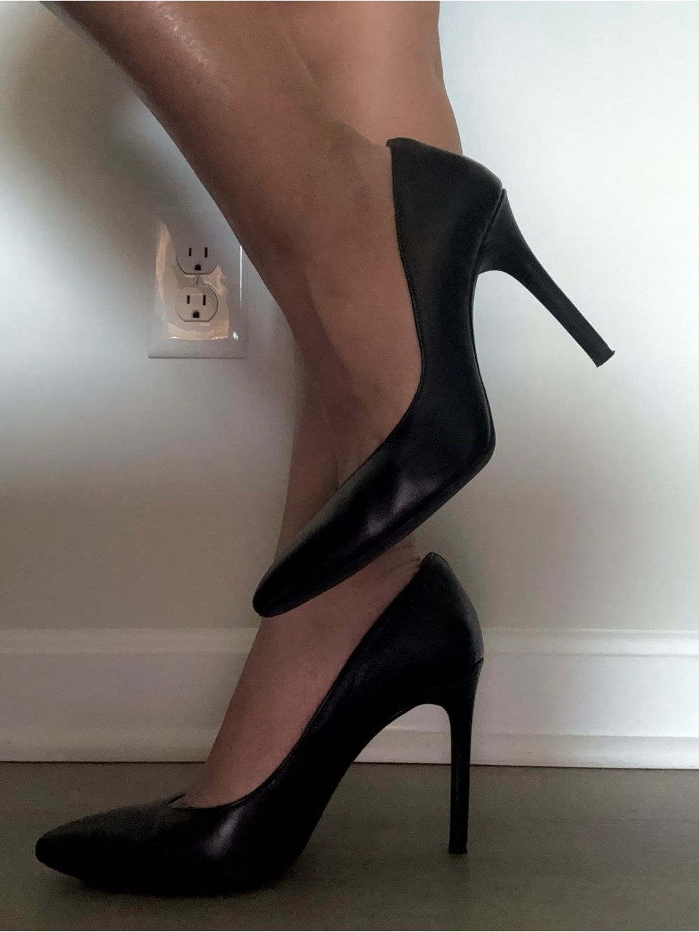 Jessica Simpson Leather Classic Black Pointed-Toe Stiletto Pump